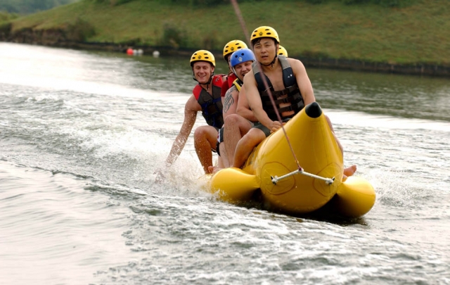  Cinco amigos en banana ride 